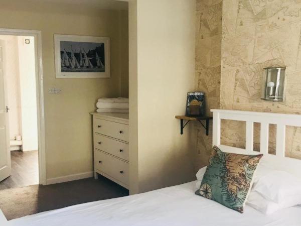 The Anchor Inn Cowes  Room photo
